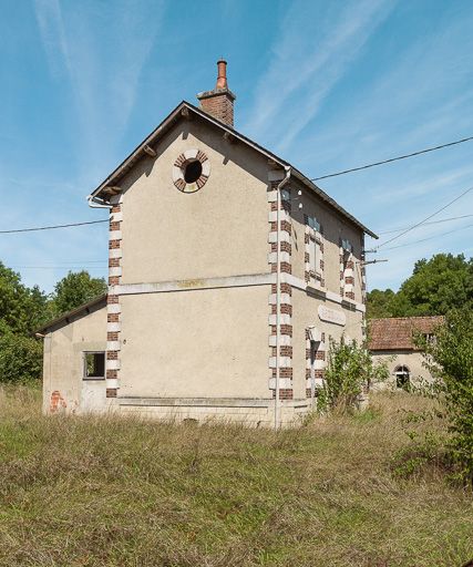 Vue d'une maison de barragiste.
