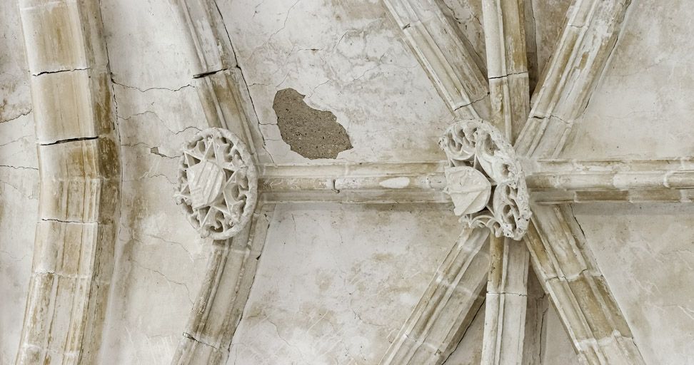Intérieur de la chapelle : clefs de voûtes.