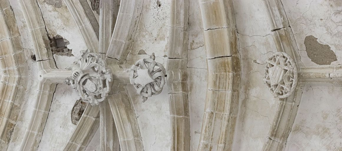 Intérieur de la chapelle : clefs de voûtes.