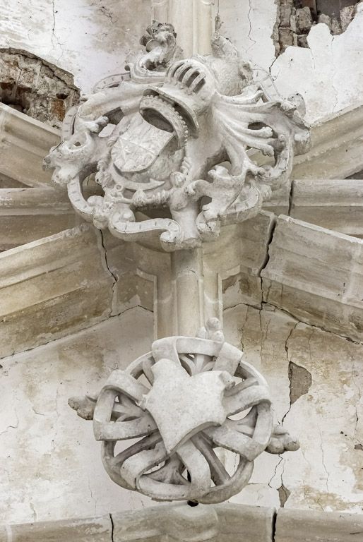Intérieur de la chapelle : clefs de voûtes.