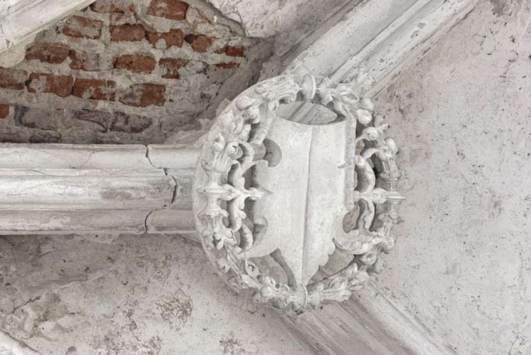 Intérieur de la chapelle : clef de voûtes.