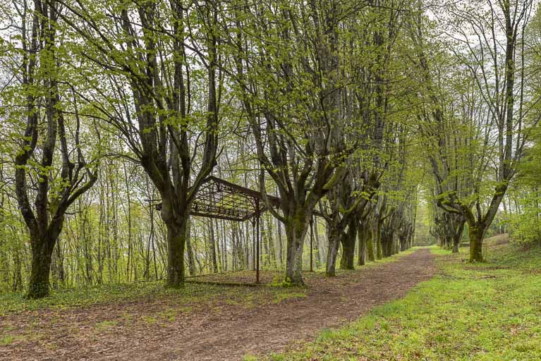 Vestiges des promenoirs d'Ernest Panz remontés sur le site de Pougues-Bellevue.