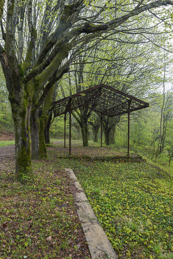 Vestiges des promenoirs d'Ernest Panz remontés sur le site de Pougues-Bellevue.