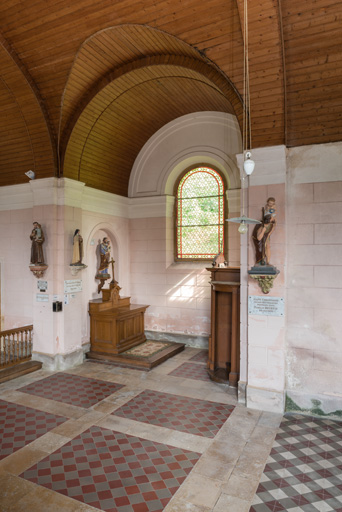 Bras droit du transept, vue depuis la nef.