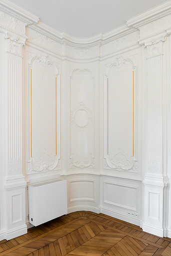 Décor de pilastres dans l'angle sud-ouest de la grande chambre.