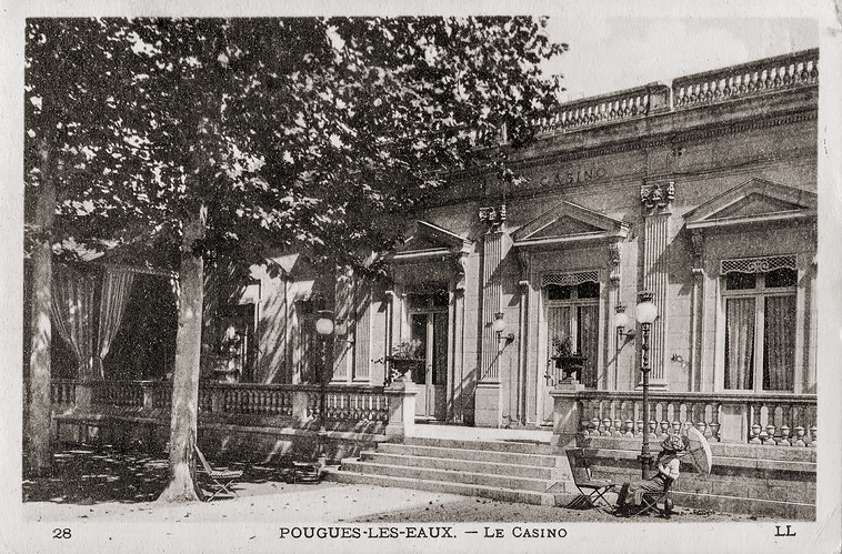 Façade du casino construit en 1860-1863.