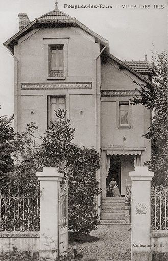 Façade sur rue au début du 20e siècle.
