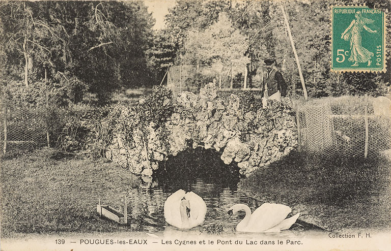 Pont rustique et la mare aux canards.