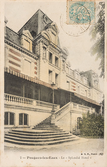 Façade ouest, pavillon central et escalier extérieur.