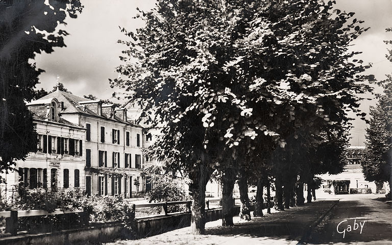 Vue de l'ancien hôtel, côté jardin.