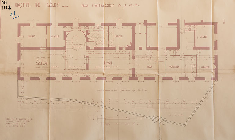 Plan du rez-de-chaussée du corps principal (hall, salon et bar).
