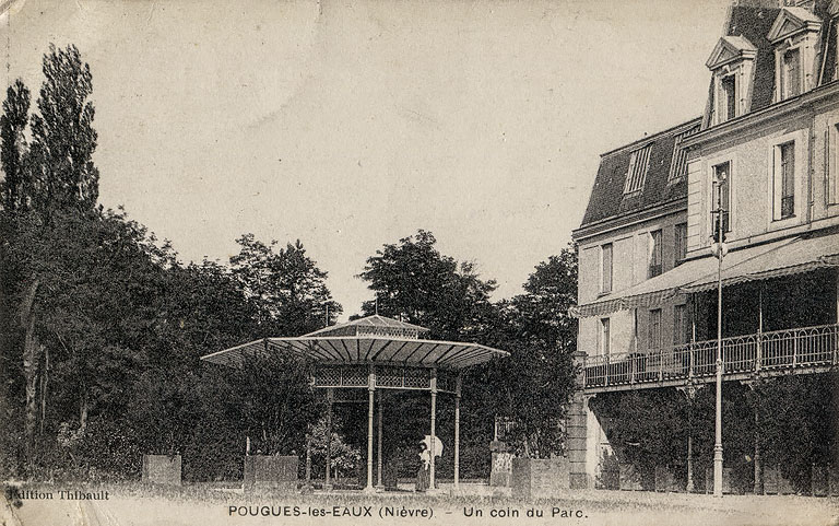 Kiosque de l'ancienne source Saint-Léger utilisé pour les dîners en plein air vers 1910.