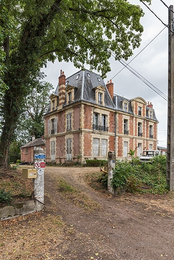 Vue d'ensemble depuis l'accès sur l'avenue de Paris.