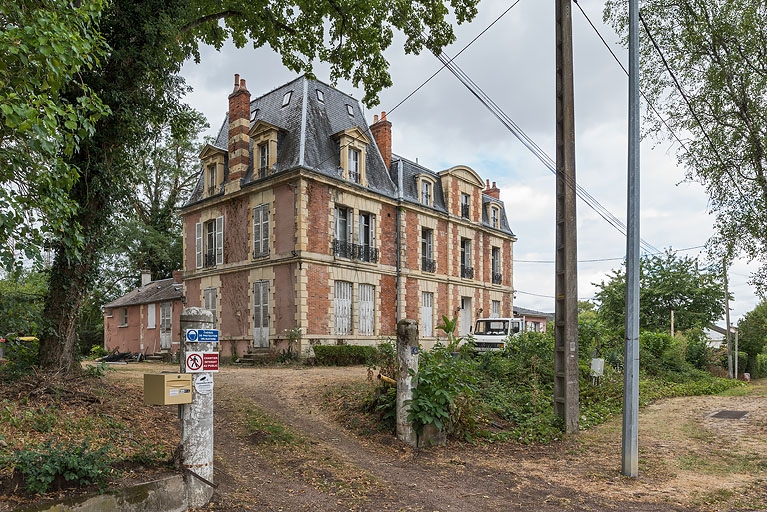 Vue d'ensemble depuis l'accès sur l'avenue de Paris.