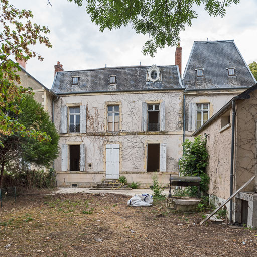 Façade sur le jardin, vue de face.