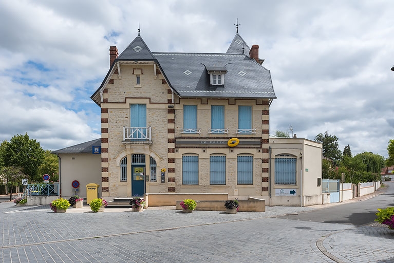 Façade, vue de face.