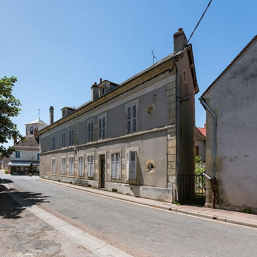 Façade sur la rue du Docteur Jean Pidoux.