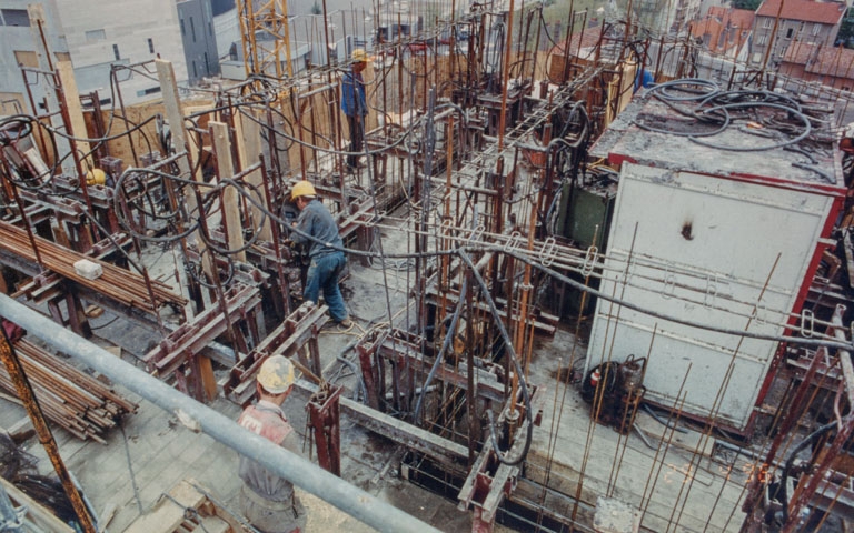 Construction : ferraillage. 29 avril 1996.