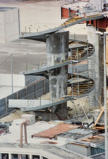 Construction : escalier en vis nord. S.d. [mi 1997 ?].