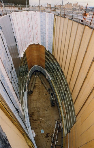 Construction : puits de lumière, vu du haut. 2 mars 1998.