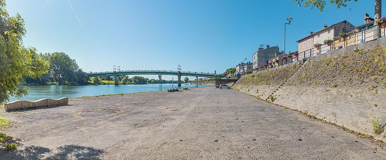 Le bas-port et le mur de quai nord, à Tournus.