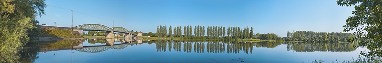 Le pont de Fleurville, vu d'amont, depuis la rive gauche.