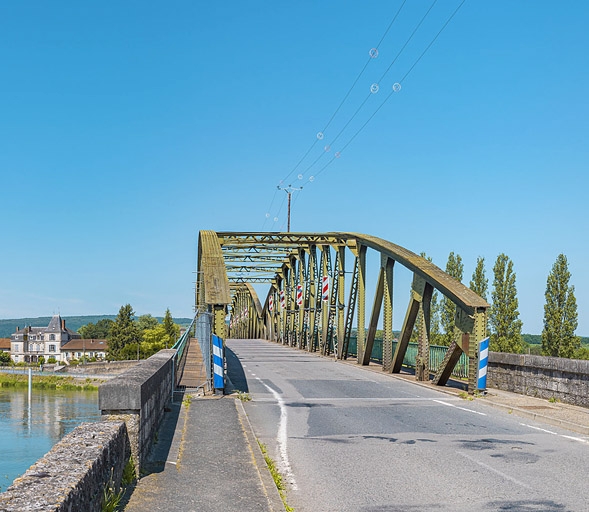 Le pont de Fleurville, depuis la rive gauche.
