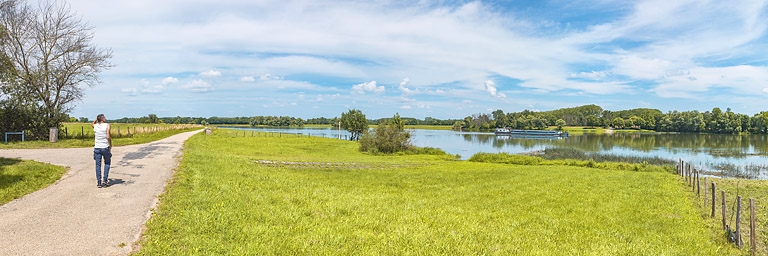 Véloroute et ancien passage de Port-Celet : rampe d'accès au bac à traille.