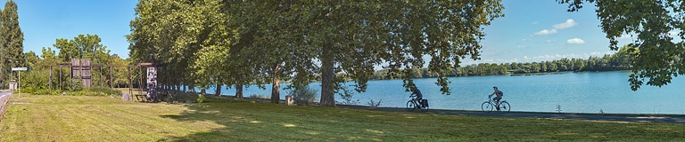 Les vestiges du barrage de Thoissey à Mâcon, au niveau du Parc Nord.
