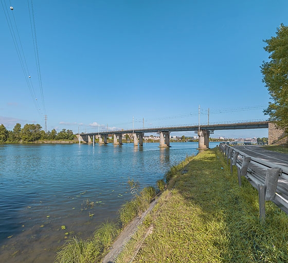Pont ferroviaire de Mâcon (71).