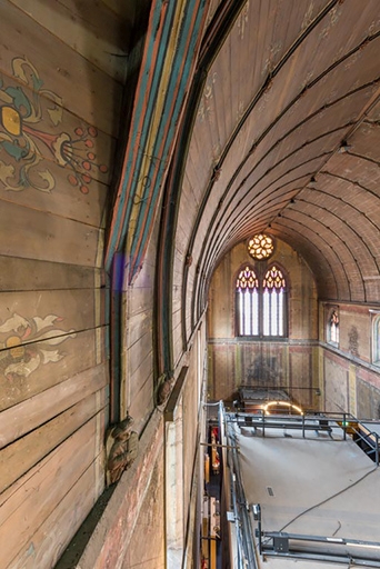 Nef, charpente lambrissée : retombée vers la croisée du transept.