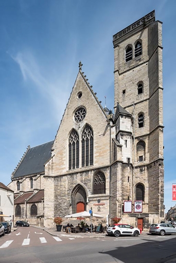 Façade sud, de trois quarts droite : extrémité du transept et tour.