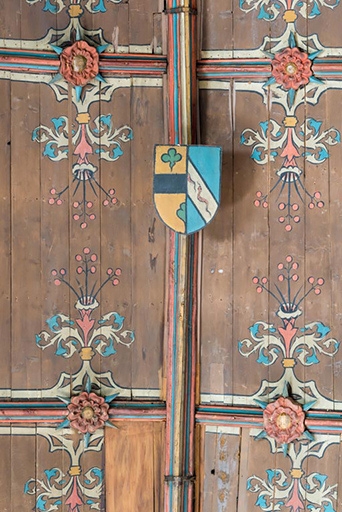 Nef, charpente lambrissée : peinture et armoiries d'Antoine 1er du Prat, baron de Vitteaux, Formeries et Thiers, et de son épouse Chrétienne de Sayve. ; Décor peint de la charpente lambrissée (2022).