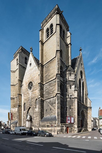 Façade orientale et tours.