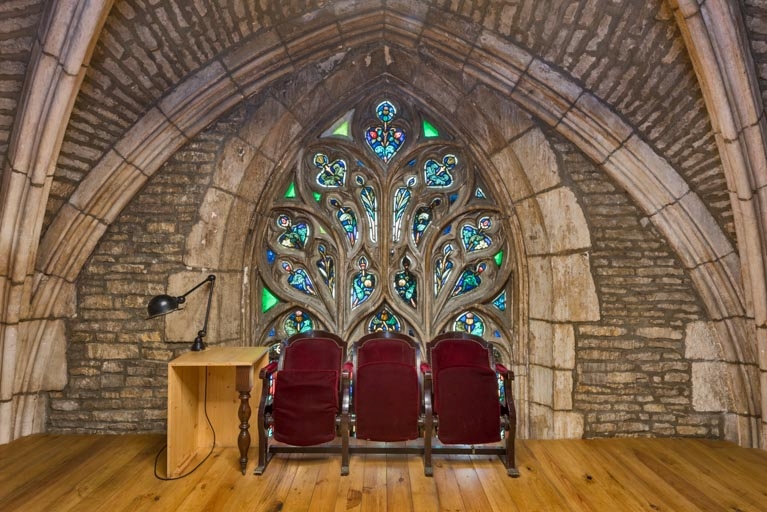 Première chapelle à gauche (nord) : plancher intermédiaire, verrières et voûte. ; 1re chapelle nord : partie supérieure. La partie inférieure (saint Bénigne, saint Jean-Baptiste et sainte Paschasie) est masquée.
