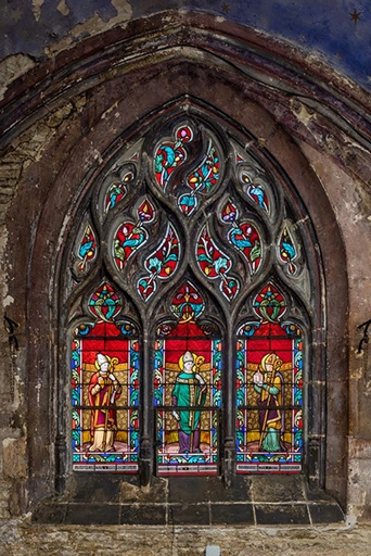 2e chapelle nord (à gauche) : saints Urbain, Grégoire et Tétric. ; Verrière de la 2e chapelle à gauche - nord - (2022) : saints Urbain, Grégoire et Tétric.