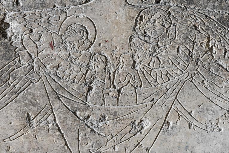 Anges transportant les âmes au ciel.