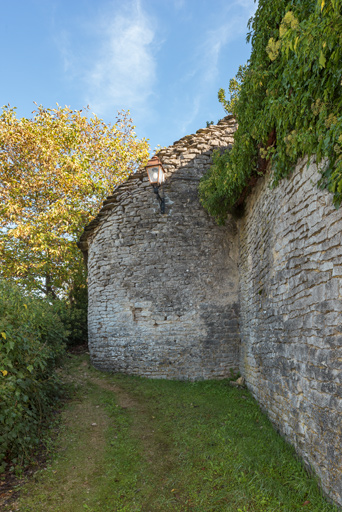 Vue d'ensemble de la deuxième tour côté sud-ouest. 