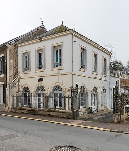 Façades sur l'avenue de la Libération.