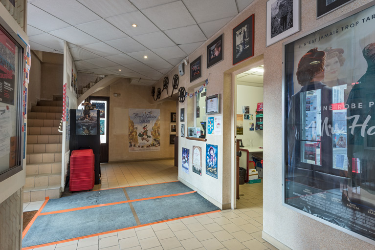 Le vestibule en 2022, avant transformation.