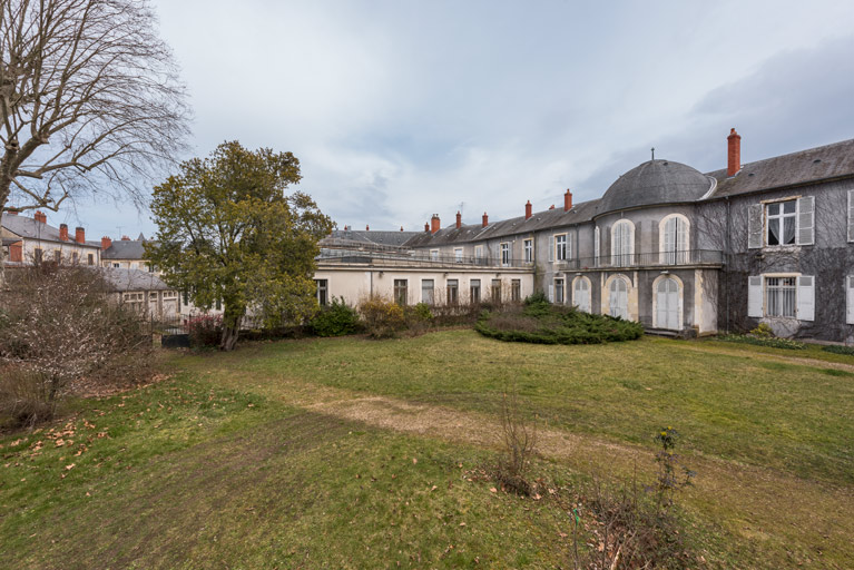 Façade sur le jardin.