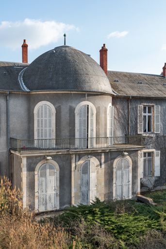 Façade sur le jardin, avant-corps.