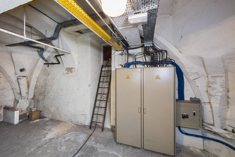 Salle du sous-sol, vestige d'une voûte.
