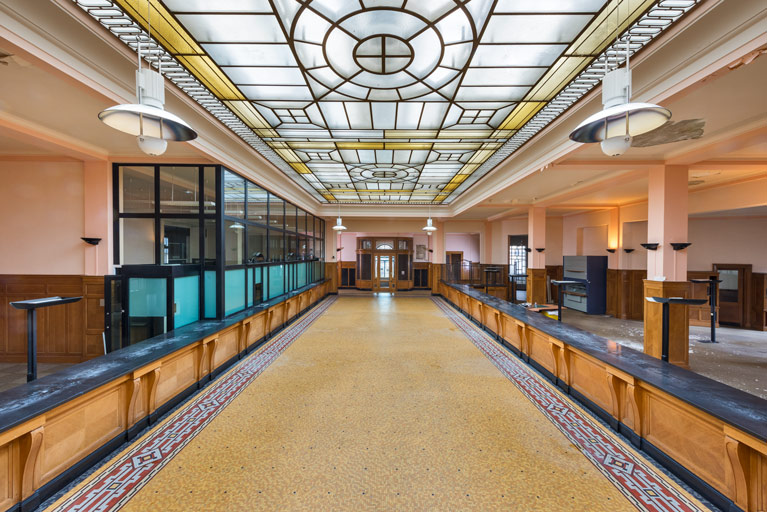 Rez-de-chaussée, hall du public.