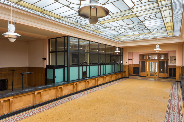 Rez-de-chaussée, hall du public.