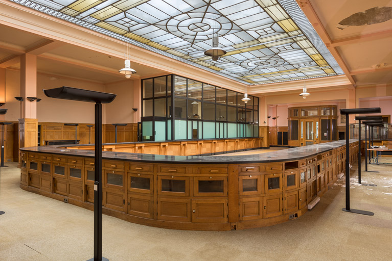 Hall du public, comptoir.