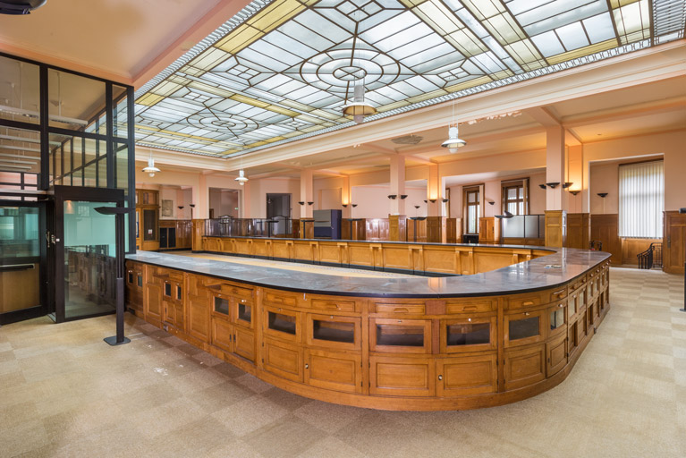 Hall du public, comptoir.