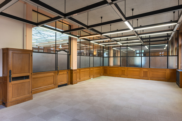Rez-de-chaussée, salle de travail.