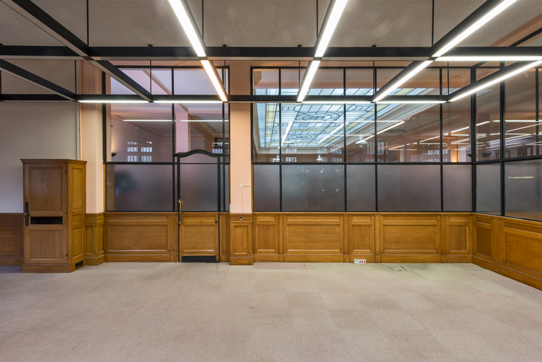 Rez-de-chaussée, salle de travail.