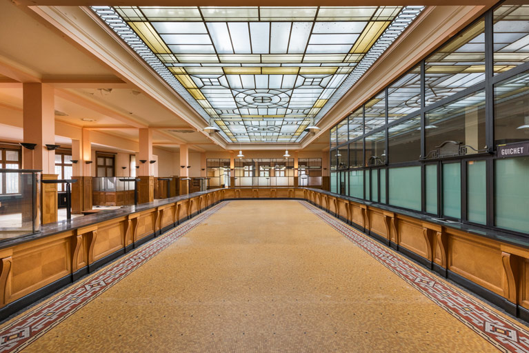 Rez-de-chaussée, hall du public.